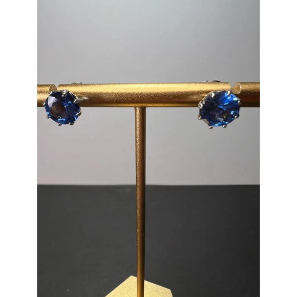 Blue lab spinel sterling silver stud earrings - Picture 11 of 11